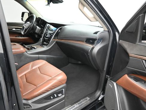 Used 2017 Cadillac Escalade Premium Luxury RWD image 22