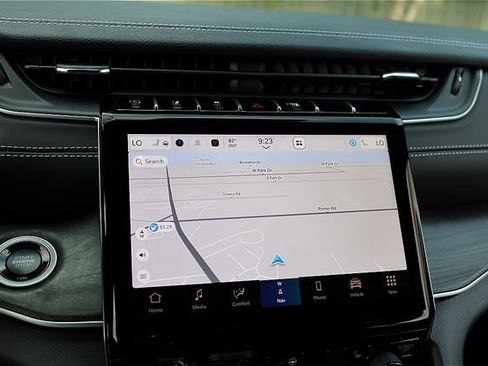 New 2025 Jeep Grand Cherokee L Limited w/ Black Appearance Package image 22