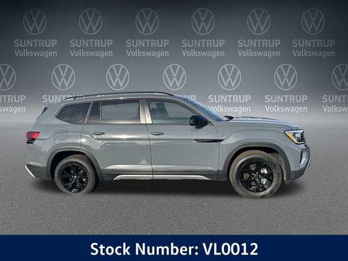 New 2025 Volkswagen Atlas Peak Edition SE image 6