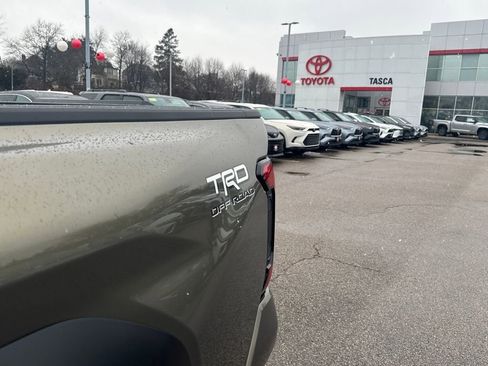 Used 2025 Toyota Tacoma TRD Off-Road w/ TRD Off Road Upgrade Package image 39