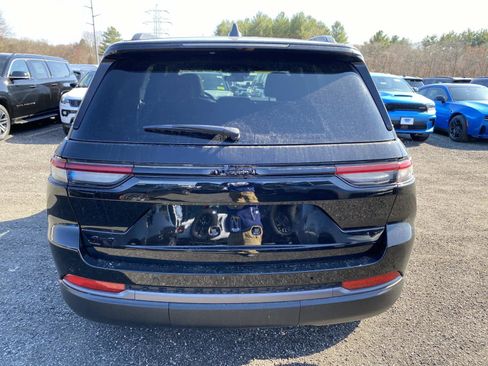 New 2026 Jeep Grand Cherokee Altitude image 4