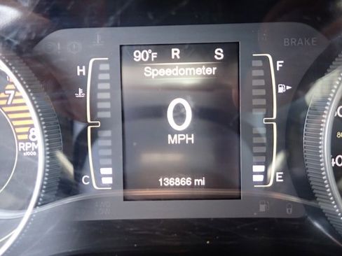 Used 2018 Jeep Cherokee Latitude Plus w/ Cold Weather Group image 23