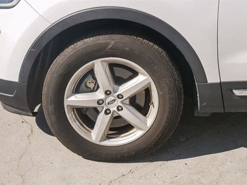 Used 2019 Ford Explorer XLT w/ Equipment Group 201A image 5