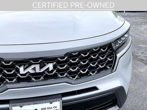Certified 2022 Kia Sorento S w/ Panoramic Sunroof Package AWD/4WD image 27