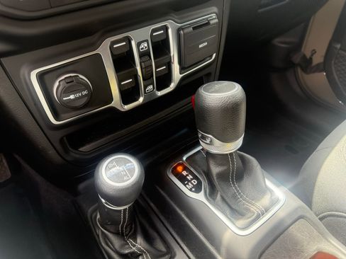 Used 2020 Jeep Gladiator Overland w/ Dual Top Group image 16