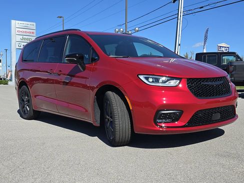 New 2026 Chrysler Pacifica Select w/ S Appearance Package image 13