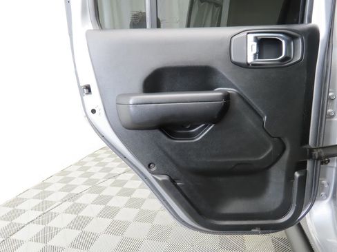 Used 2018 Jeep Wrangler Unlimited Rubicon image 24