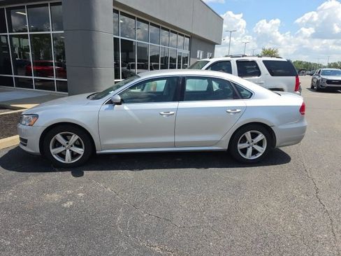 Used 2015 Volkswagen Passat 1.8T SE FWD image 3