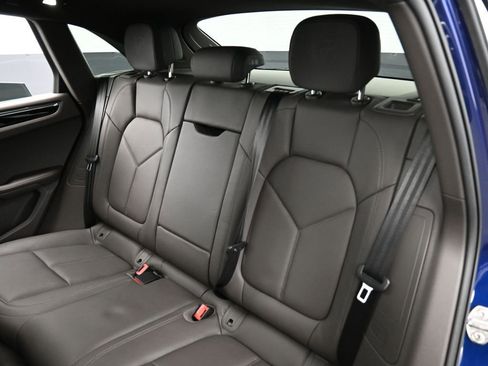 Certified 2025 Porsche Macan AWD/4WD image 24