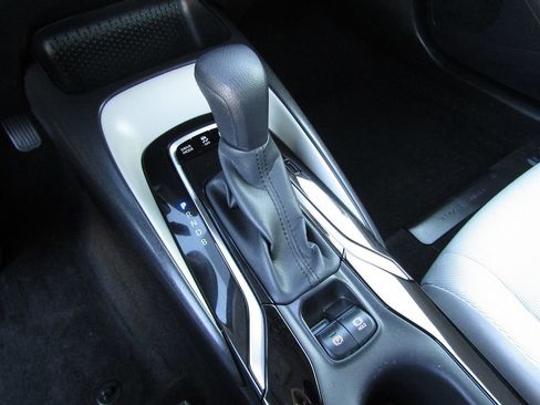 Used 2022 Toyota Corolla LE image 18