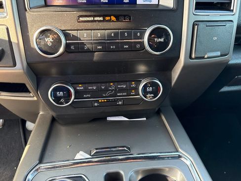Used 2020 Ford Expedition XLT RWD image 24