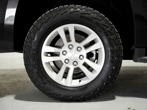 Used 2018 Chevrolet Suburban LT image 39