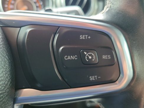 Used 2022 Jeep Wrangler Unlimited Sahara image 17