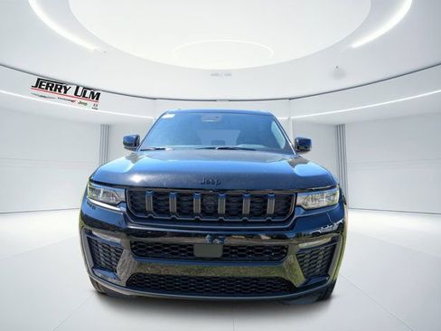 New 2026 Jeep Grand Cherokee Limited RWD image 8
