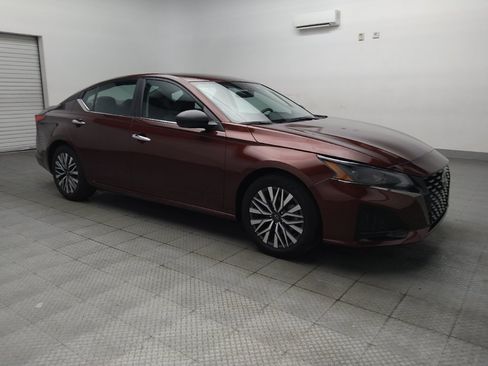 Used 2025 Nissan Altima 2.5 SV FWD image 13