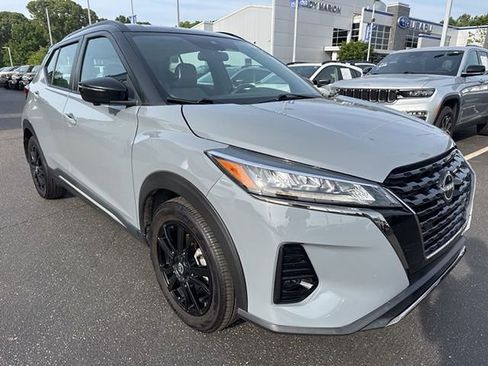 Used 2023 Nissan Kicks SR w/ SR Premium Package FWD image 7