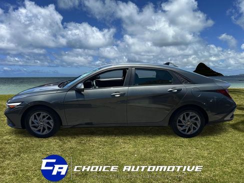 Used 2024 Hyundai Elantra SEL FWD image 3