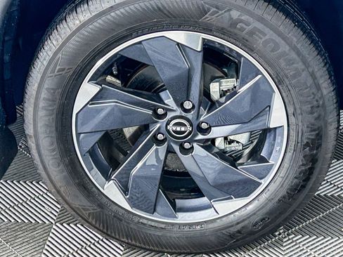 Certified 2025 Nissan Rogue SV image 12