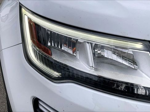 Used 2018 Ford Explorer XLT FWD image 27