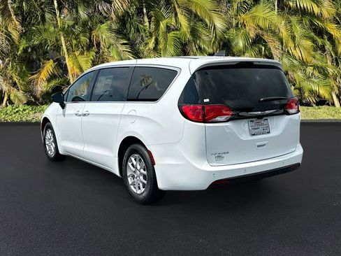 New 2025 Chrysler Voyager LX image 3