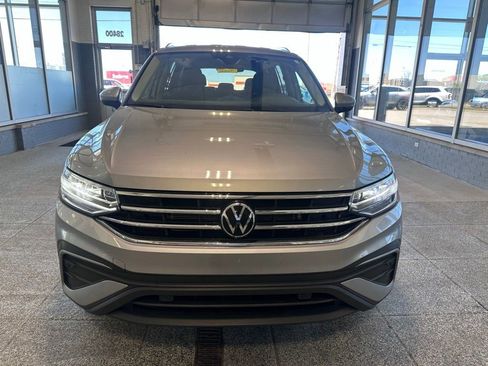Used 2023 Volkswagen Tiguan SE FWD image 2