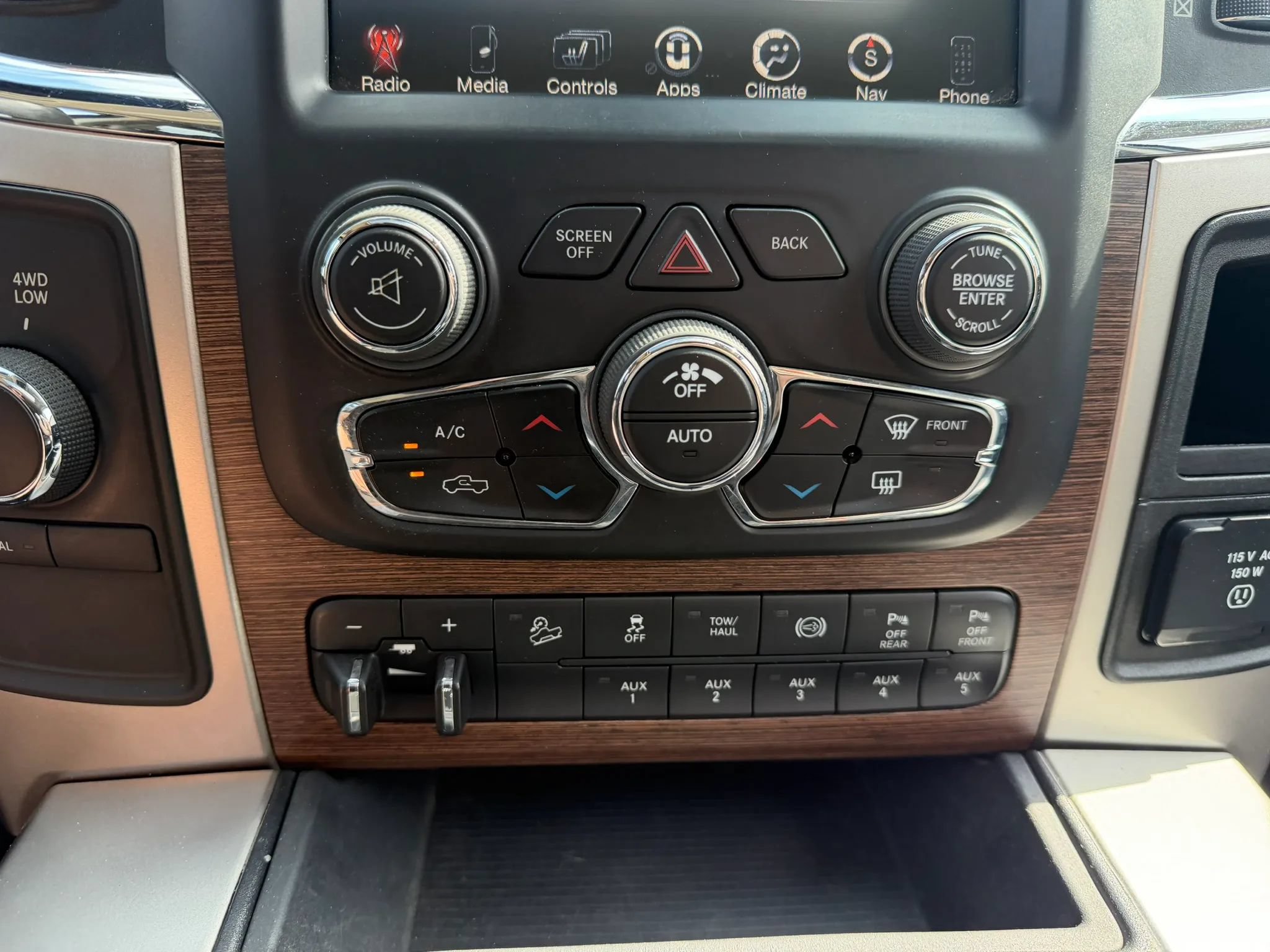 Used 2017 RAM 2500 Laramie w/ Snow Chief Group AWD/4WD image 28