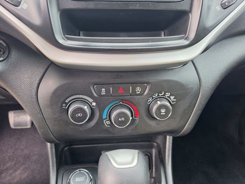 Used 2018 Jeep Cherokee Latitude AWD/4WD image 18