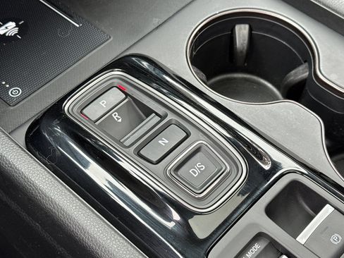 Used 2025 Honda Pilot TrailSport image 17