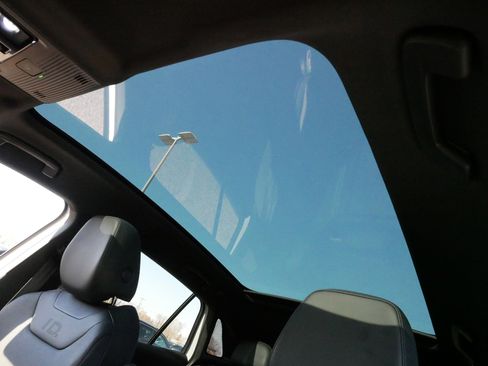 Certified 2022 Volkswagen ID.4 Pro S image 32