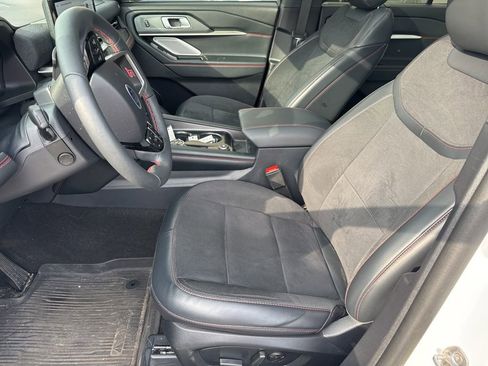 Used 2025 Ford Explorer ST image 15