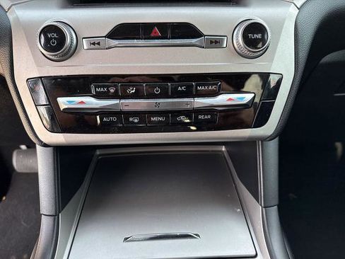 Certified 2022 Ford Explorer XLT image 24