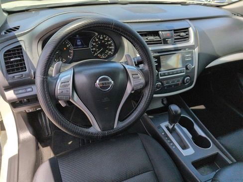 Used 2017 Nissan Altima 2.5 SR w/ Midnight Edition Package FWD image 14