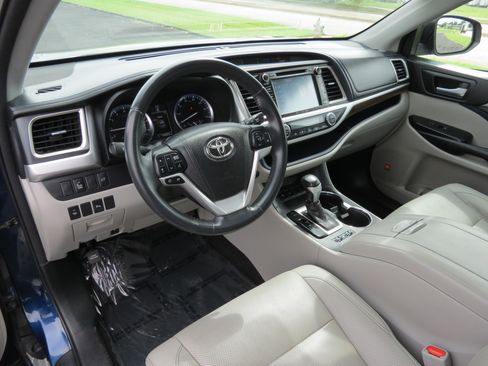 Used 2016 Toyota Highlander Limited image 32