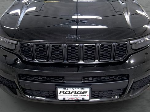 Used 2024 Jeep Grand Cherokee L Laredo AWD/4WD image 16