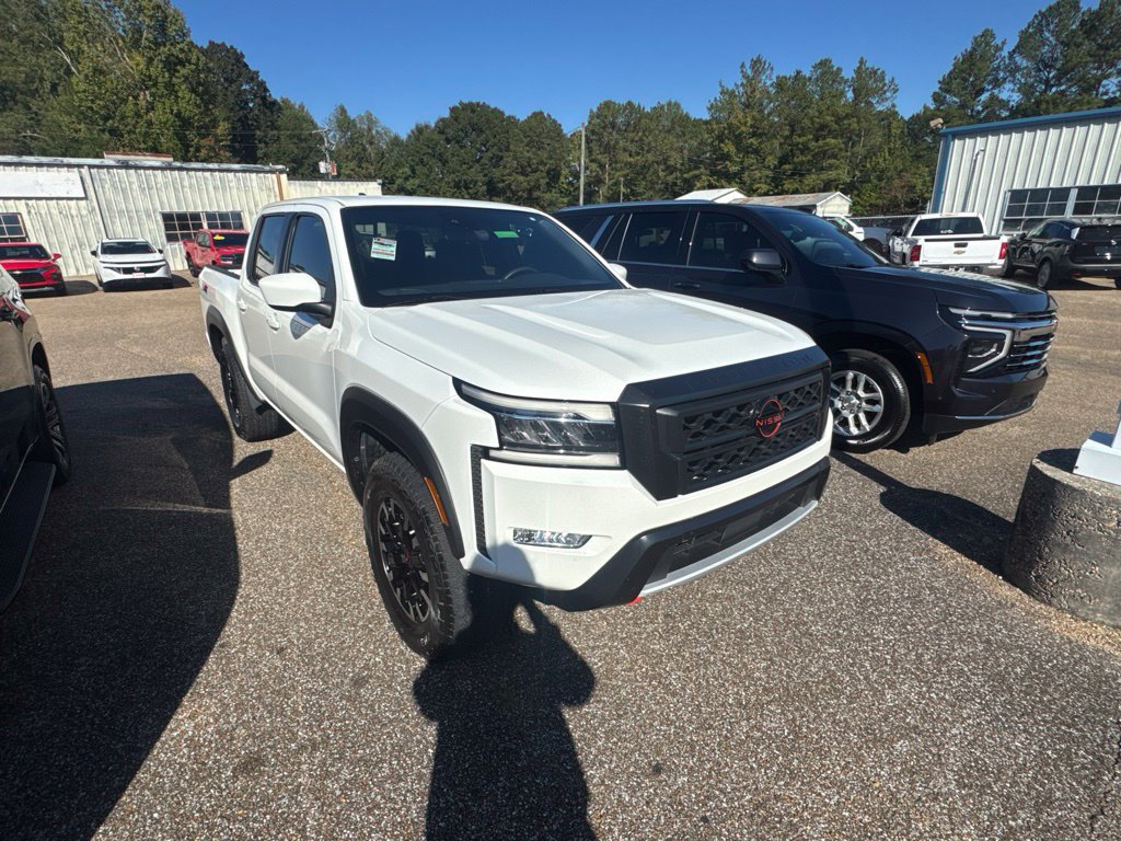 Used 2024 Nissan Frontier PRO-4X AWD/4WD image 2