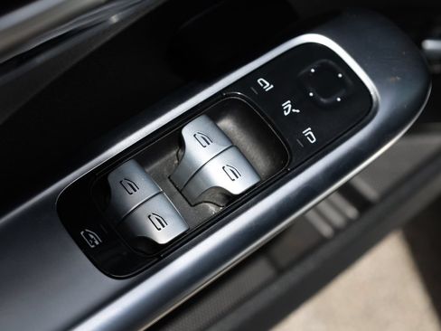 Used 2023 Mercedes-Benz C 300 Sedan image 13