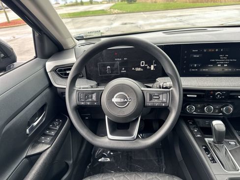 Used 2025 Nissan Kicks SV image 19