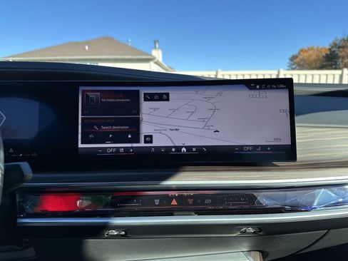 Used 2025 BMW 740i xDrive w/ Executive Package image 42