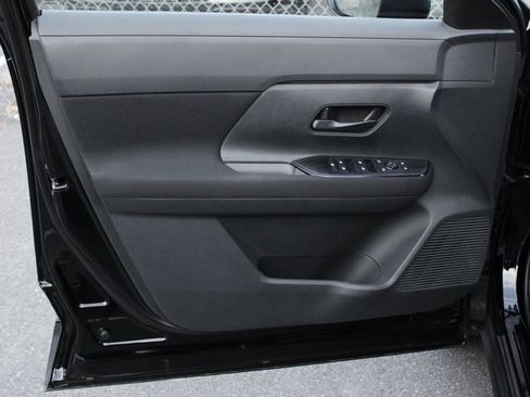 Certified 2025 Nissan Kicks S image 16