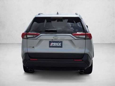 Used 2021 Toyota RAV4 XLE w/ Convenience Package image 6
