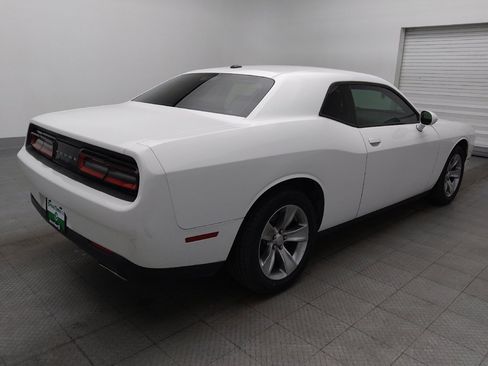 Used 2017 Dodge Challenger SXT image 9