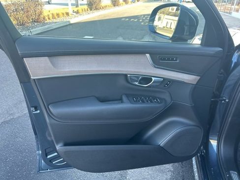 Used 2025 Volvo XC90 B6 Plus image 14