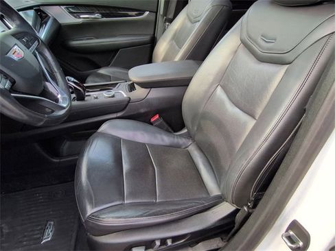 Used 2020 Cadillac XT6 Premium Luxury image 11