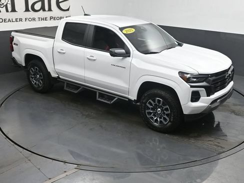 Used 2025 Chevrolet Colorado Z71 w/ Technology Package AWD/4WD image 47