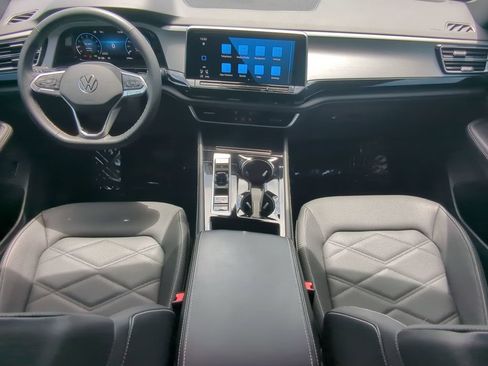 Used 2024 Volkswagen Atlas Cross Sport SE w/ Panoramic Sunroof Package FWD image 16