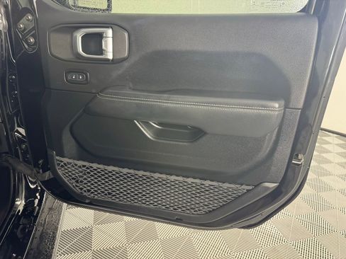 Used 2020 Jeep Wrangler Unlimited Sahara image 28