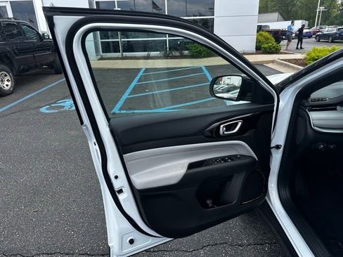 New 2025 Jeep Compass Limited image 16