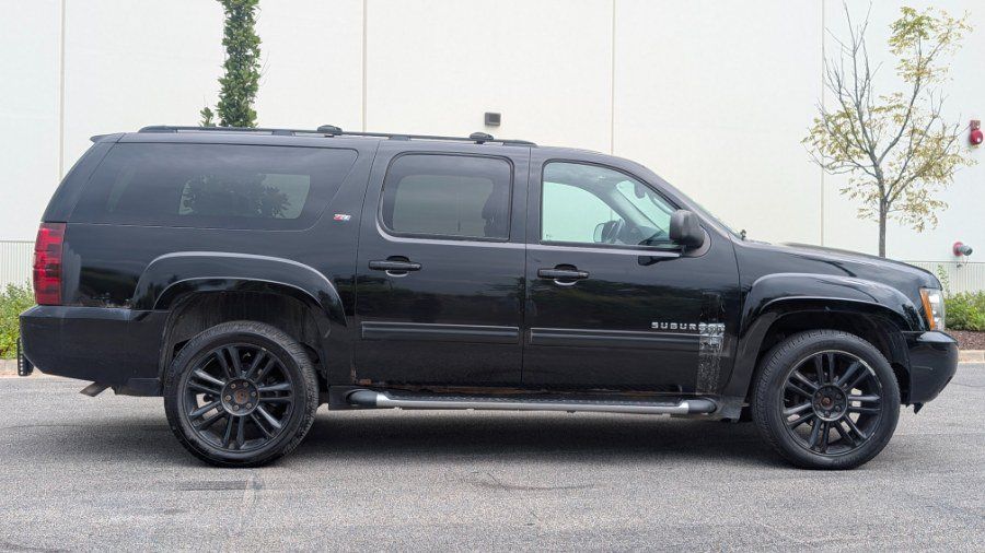 Used 2010 Chevrolet Suburban LT w/ Luxury Package AWD/4WD image 3