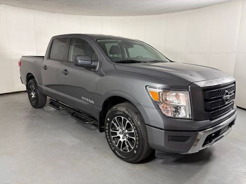 Used 2024 Nissan Titan SV AWD/4WD image 2