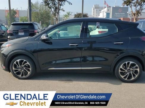 Certified 2022 Chevrolet Bolt EUV Premier w/ Sun & Sound Package image 4
